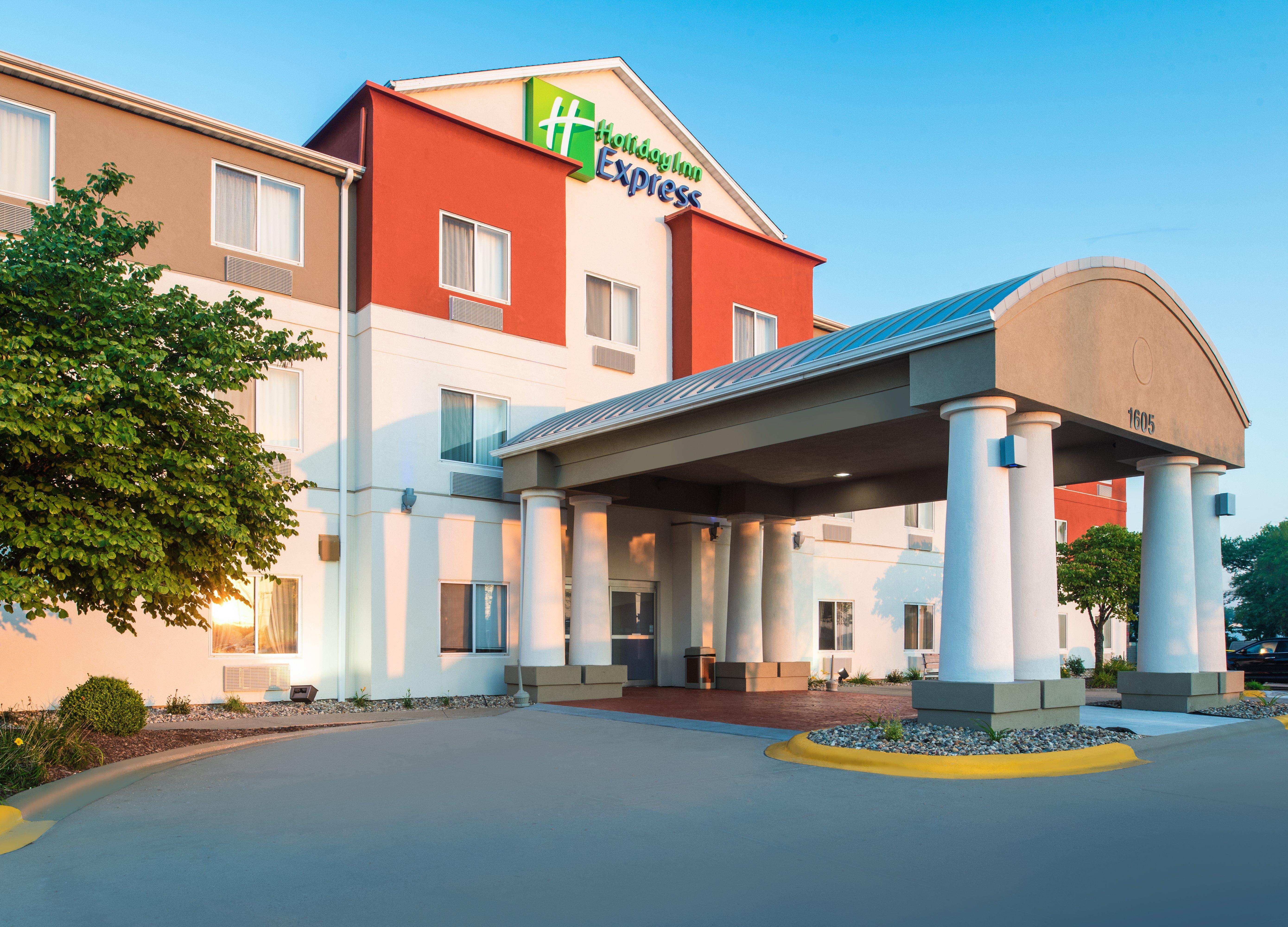 Holiday Inn Express Hotel & Suites Burlington, An Ihg Hotel Exterior foto