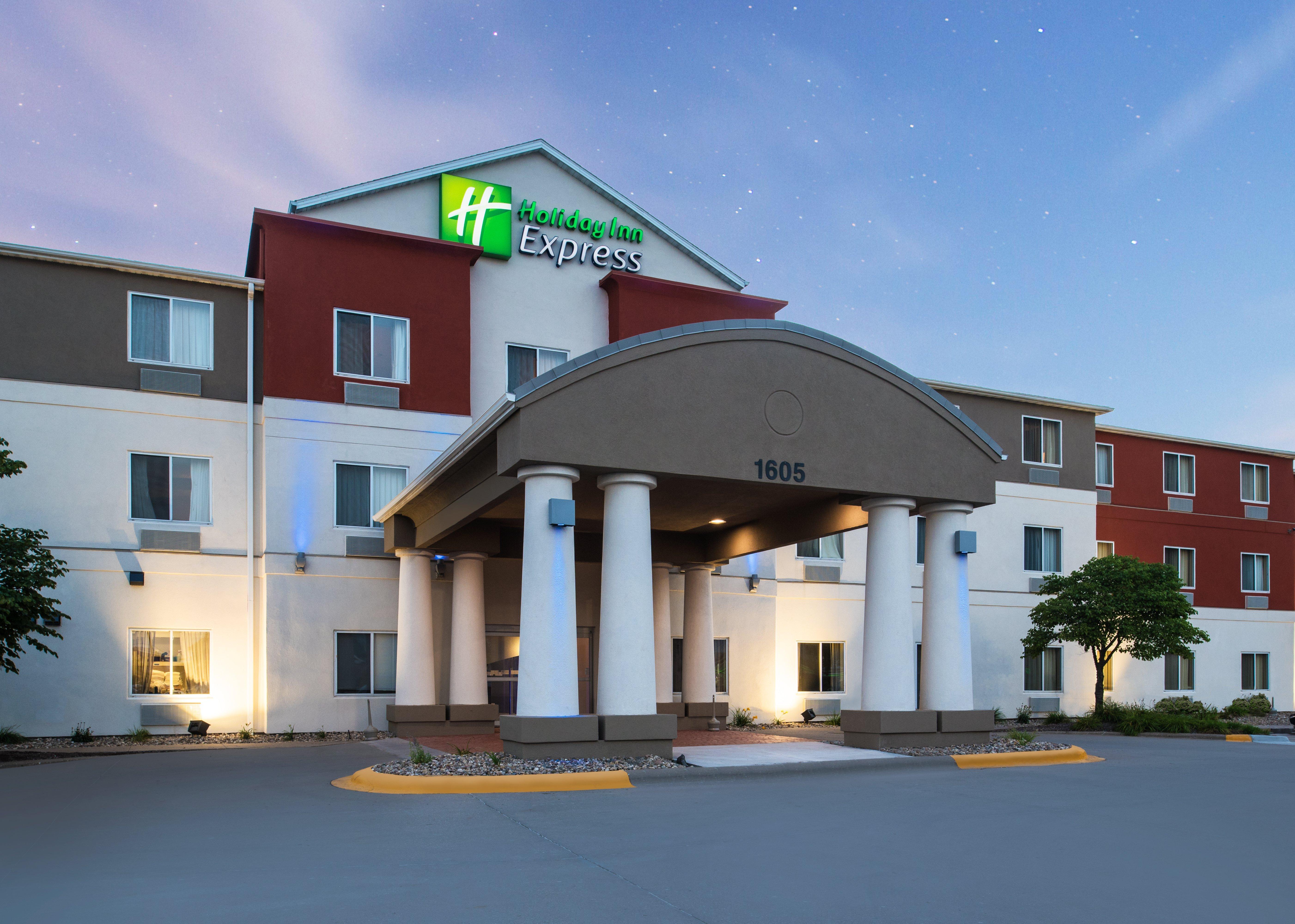Holiday Inn Express Hotel & Suites Burlington By Ihg Exterior foto