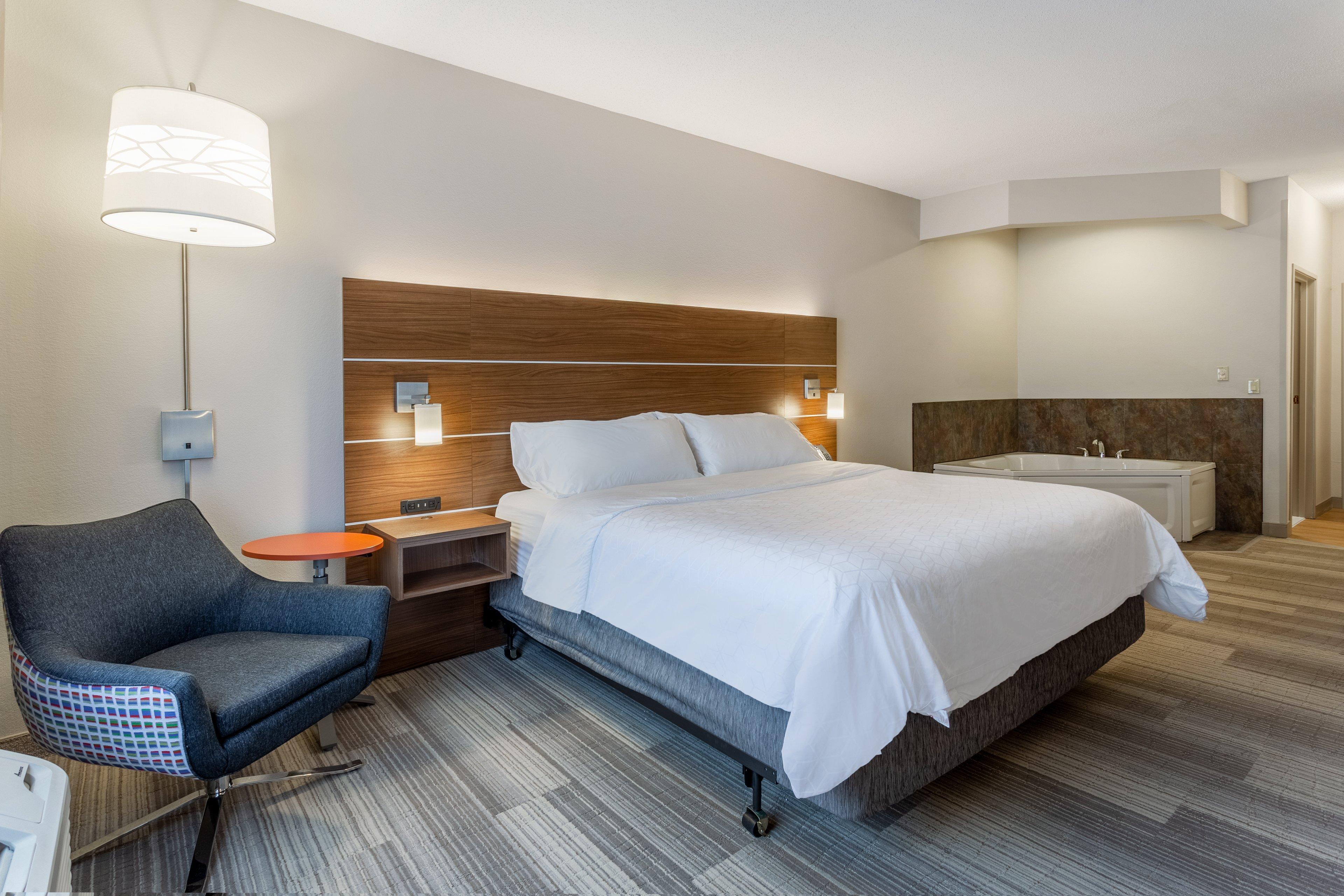 Holiday Inn Express Hotel & Suites Burlington By Ihg Exterior foto