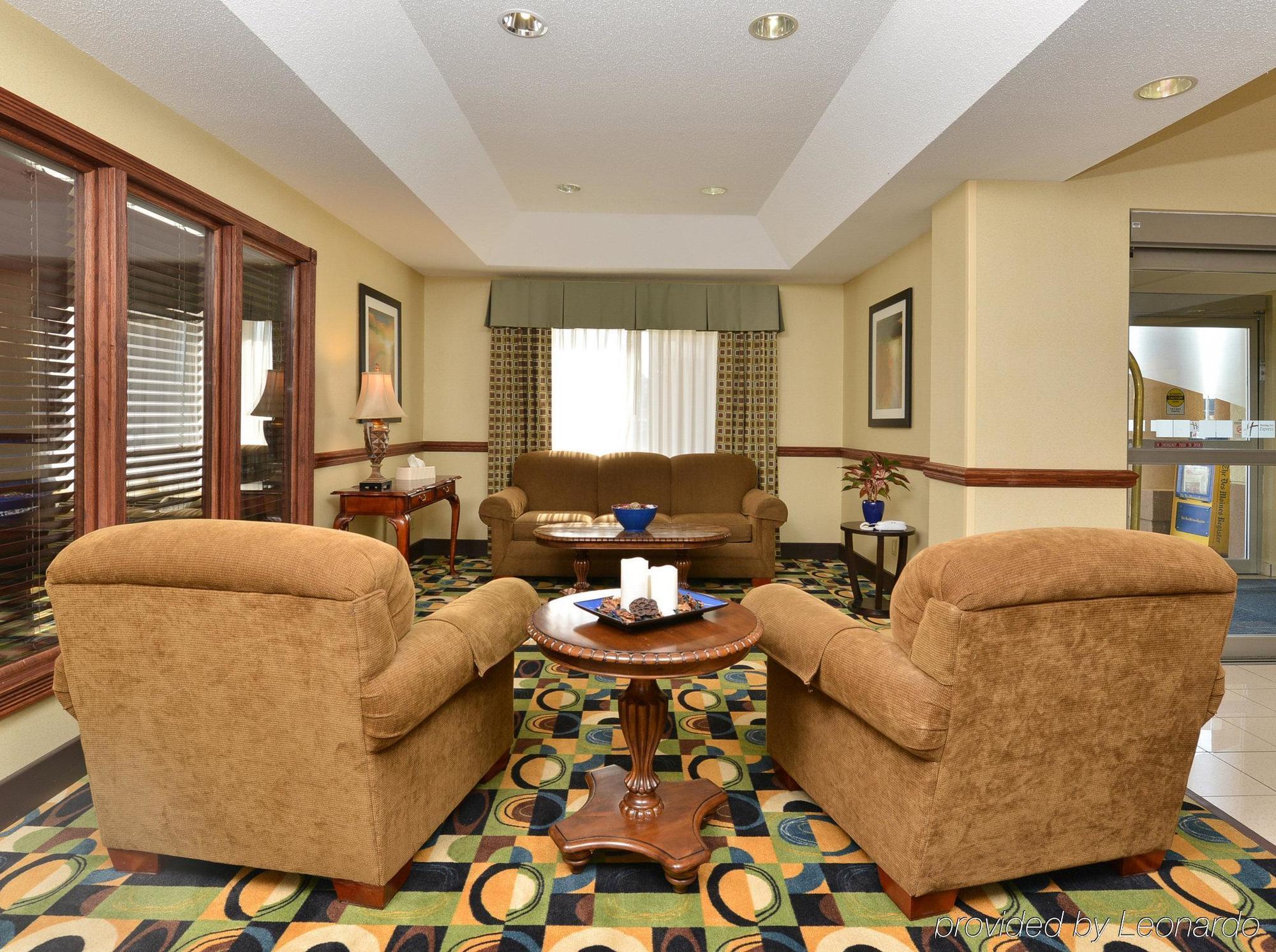 Holiday Inn Express Hotel & Suites Burlington By Ihg Exterior foto