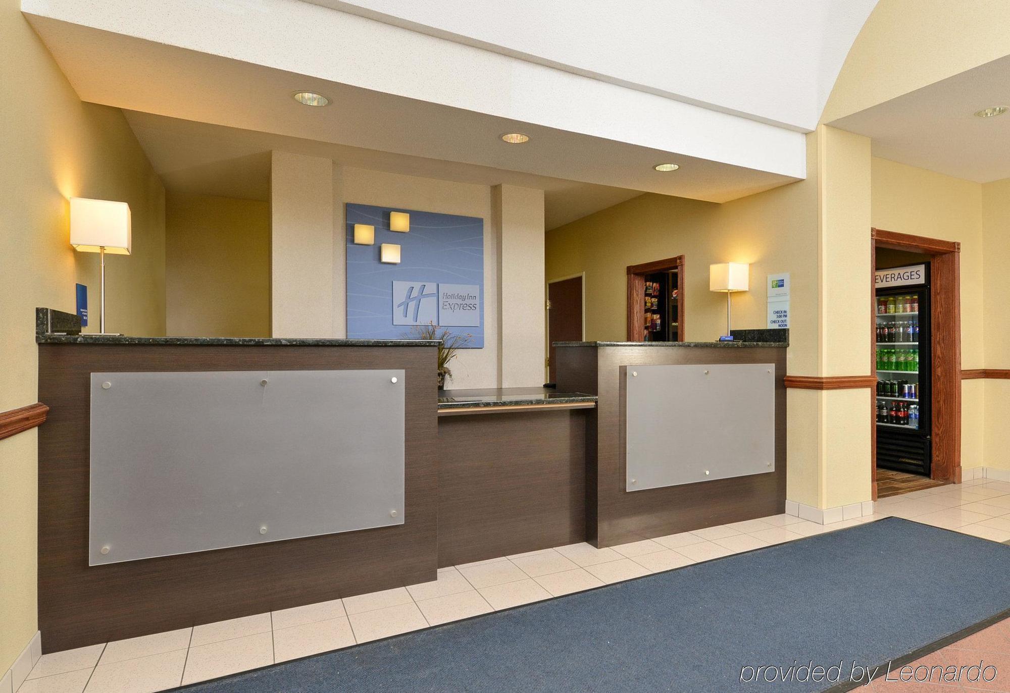 Holiday Inn Express Hotel & Suites Burlington By Ihg Exterior foto